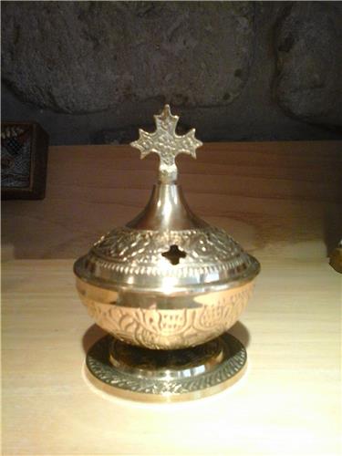 Brûle-encens (encensoir) avec croix